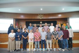 Foto bersama anggota tim riset Studi CSEM TIANT di Auditorium Lantai 1 FMIPA UGM (23/10)